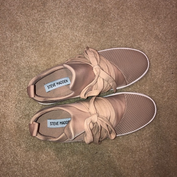 Blush/Taupe Steve Madden sneakers - Picture 4 of 5